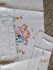 lenzuolino e federa  ricamati a mano