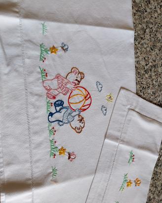 lenzuolino e federa  ricamati a mano