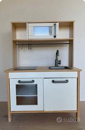 Cucina in legno per bambini Ikea.