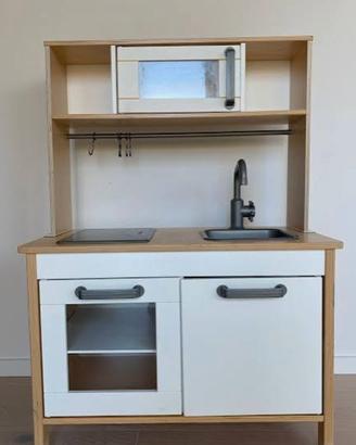 Cucina in legno per bambini Ikea.