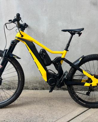 MTB elettrica full-carbon doppia batteria