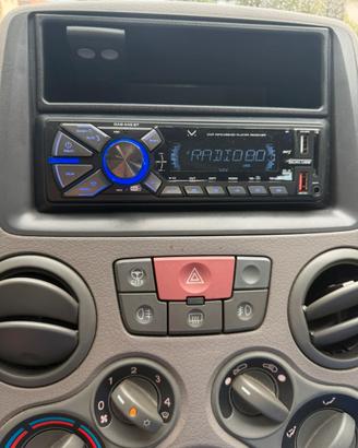 AutoRadio  con un mese di vita