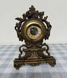Orologio da tavolo vintage in ferro