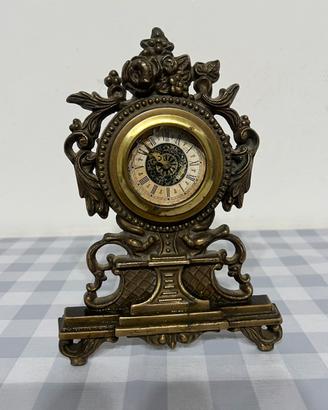 Orologio da tavolo vintage in ferro