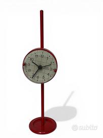 Orologio da tavolo vintage rosso metallo