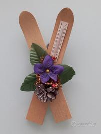 PICCOLO TERMOMETRO DA PARETE SU SCI IN LEGNO