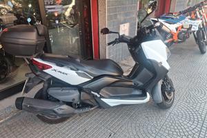 Yamaha X-Max 400 Scooter