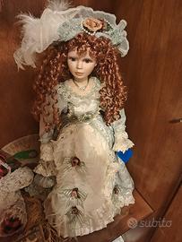 Bambola da collezione in porcellana.