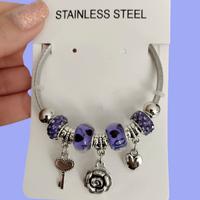 Bracciale donna con ciondoli. Modello Pandora chic