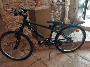 Bicicletta mountain bike