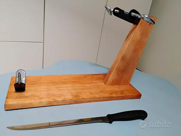 supporto in legno con con coltello per la preparaz