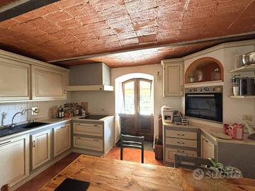 Villa di 150 m² con più di 5 locali a Pistoia