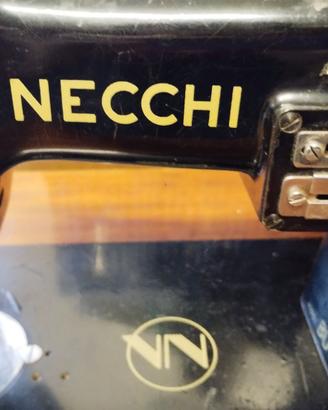 Macchina da cucire vintage Necchi BU con mobile
