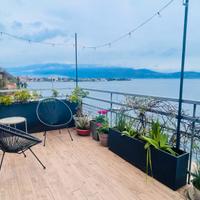 Open space vista lago con spiaggia privata