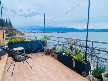 Open space vista lago con spiaggia privata