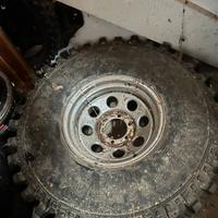 Gomma e cerchio 9.00 r16 allacco 6 fori