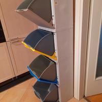 Contenitori raccolta differenziata.