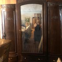 Armadio primo novecento con rose intagliate