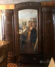 Armadio primo novecento con rose intagliate