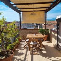 Estate con ampia terrazza