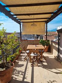 Estate con ampia terrazza