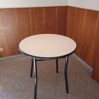 Tavolo tondo in ferro e compensato