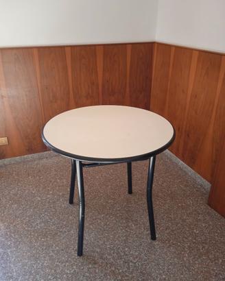Tavolo tondo in ferro e compensato