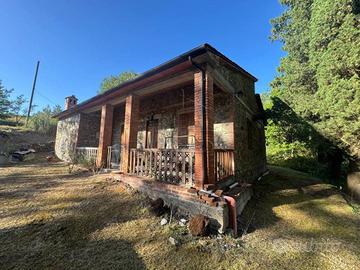 Rustico / Casale di 120 m² con 5 locali e box auto