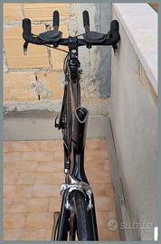 Bici da triathlon con telaio carbonio Pro