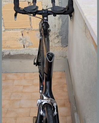 Bici da triathlon con telaio carbonio Pro