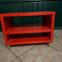 Tavolino ikea con ripiano e ruote