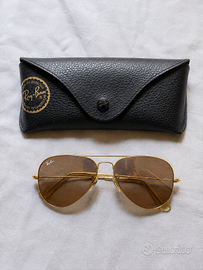 Occhiali Ray-Ban Aviator dorati con custodia