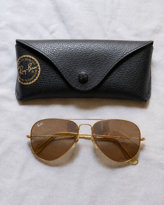 Occhiali Ray-Ban Aviator dorati con custodia