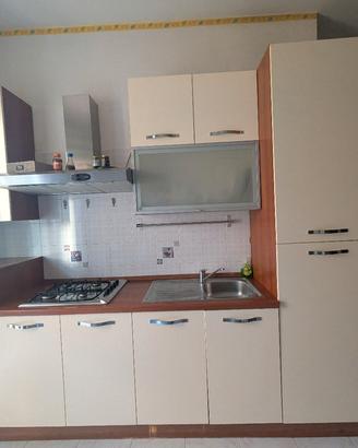 Cucina completa usata con elettrodomestici 