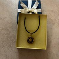 Collana con simbolo in oro