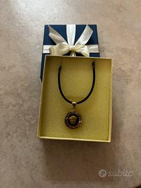 Collana con simbolo in oro
