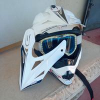 Casco con doppia visiera e occhiali 