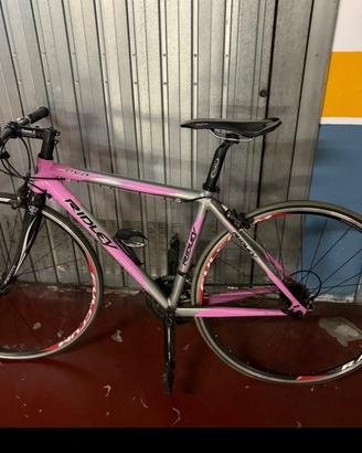 Bicicletta da corsa femminile