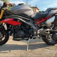 Moto Triumph speed triple 1050 R MY 2016