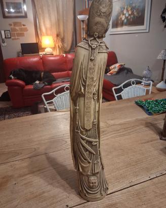 statua orientale maschile