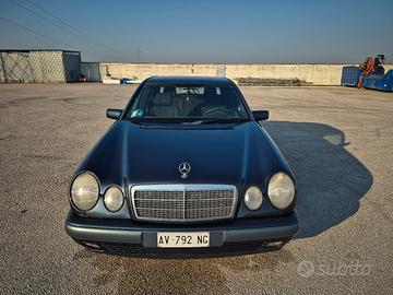 Mercedes Benz W 210 E 250 Turbodiesel