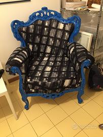 Poltrona tipo Queen of Love in stoffa