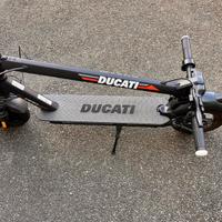 Monopattino elettrico DUCATI EVO PRO II + Casco