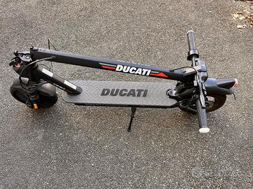 Monopattino elettrico DUCATI EVO PRO II + Casco