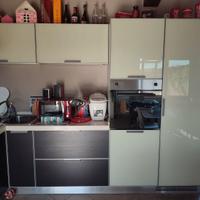 Cucina angolare in vetro lucido