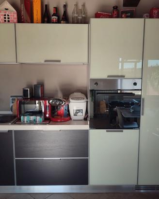 Cucina angolare in vetro lucido