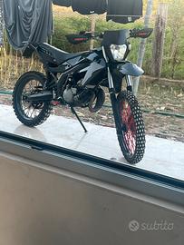 Aprilia 50 2 tempi usata poco,per patentino