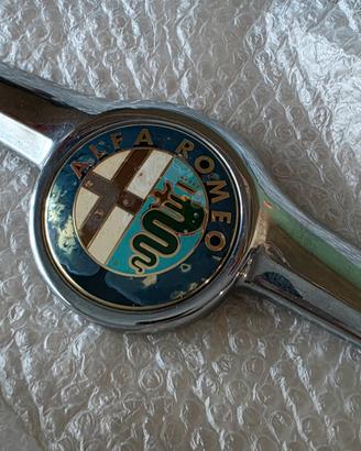 Fregio stemma  originale Alfa Romeo GT con baffi