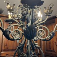 Lampadario in ferro battuto