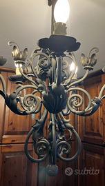 Lampadario in ferro battuto